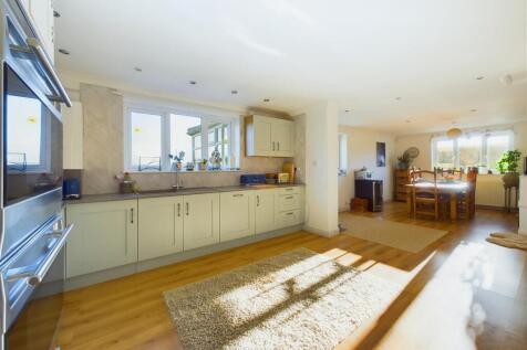 OPEN PLAN KITCHEN/DINING ROOM