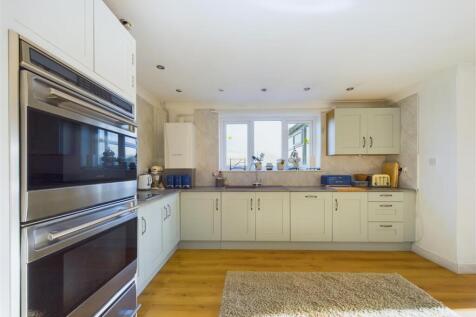 OPEN PLAN KITCHEN/DINING ROOM