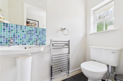 GUEST CLOAKROOM