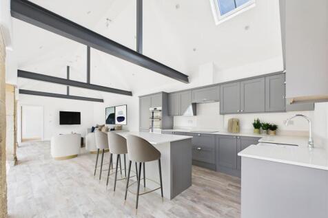 KITCHEN/LIVING