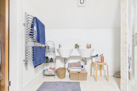 MASTER ENSUITE