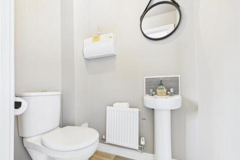 GUEST CLOAKROOM
