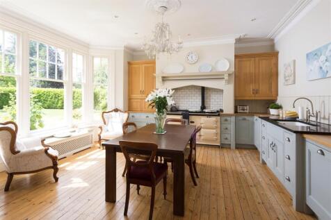 KITCHEN/BREAKFAST ROOM