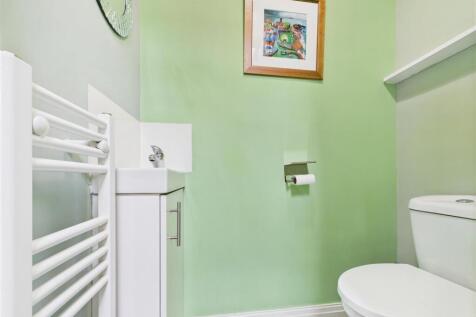GUEST CLOAKROOM