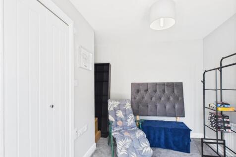 STUDIO/LIVING ROOM