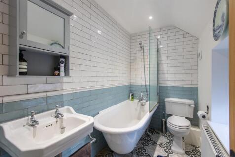 Daisy Cottage Bathroom.jpg