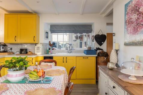 Daisy Cottage Kitchen-4.jpg