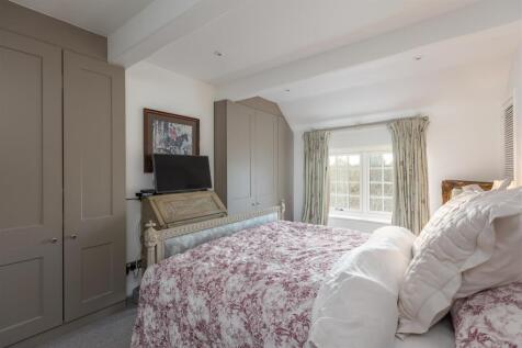 Daisy Cottage Bedroom 1-1.jpg