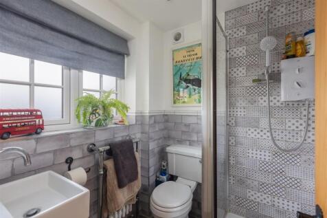Daisy Cottage Shower Room.jpg