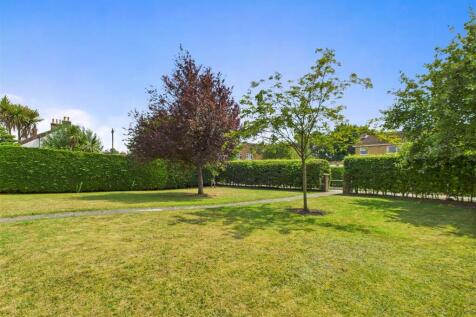 6 WADDALE END