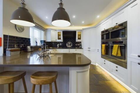 KITCHEN/RECEPTION ROOM