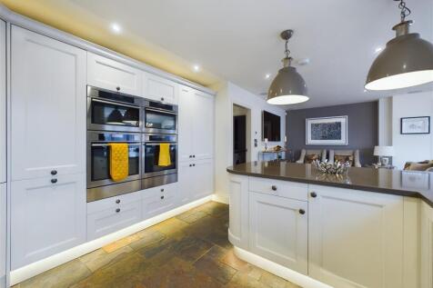KITCHEN/RECEPTION ROOM