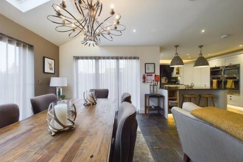KITCHEN/RECEPTION ROOM
