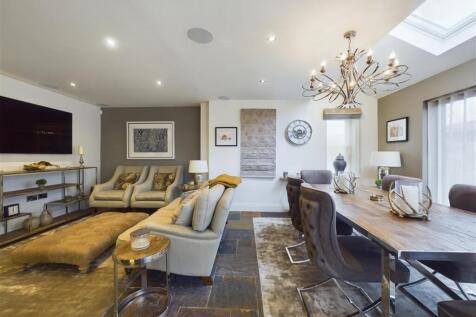 KITCHEN/RECEPTION ROOM