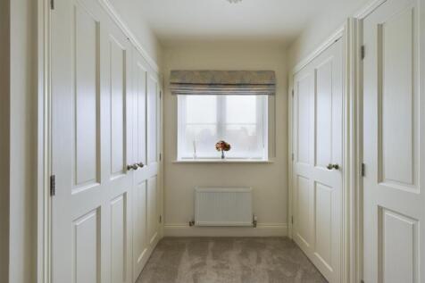 WALK-IN DRESSING ROOM