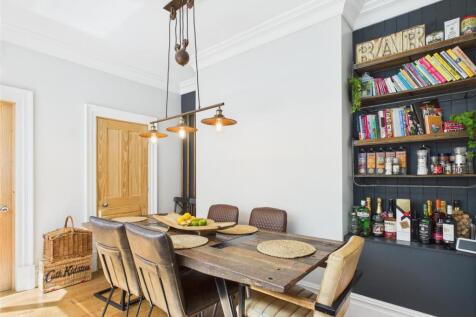 KITCHEN/LIVING AREA