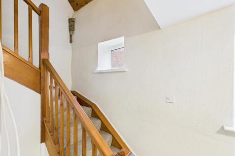 FIRST FLOOR LANDING