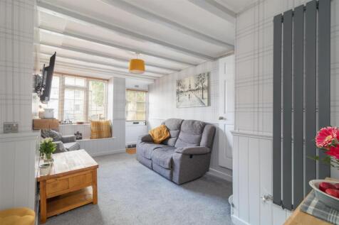 SITTING/DINING ROOM