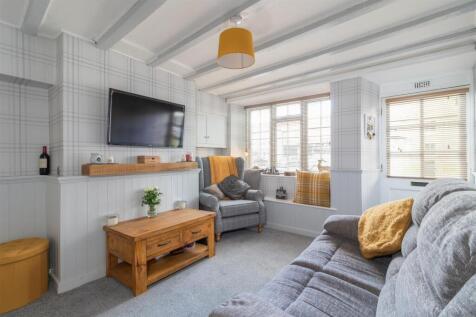 SITTING/DINING ROOM