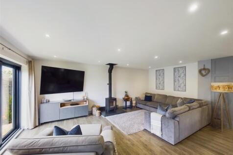 KITCHEN/DINING/LIVING AREA