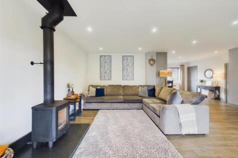 KITCHEN/DINING/LIVING AREA