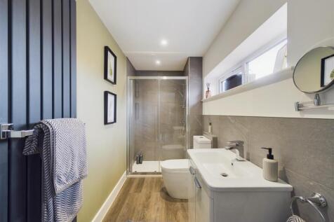 MASTER EN-SUITE