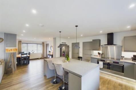 KITCHEN/DINING/LIVING AREA