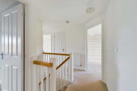 FIRST FLOOR LANDING