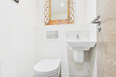 GUEST CLOAKROOM