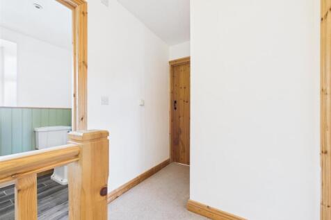 FIRST FLOOR LANDING