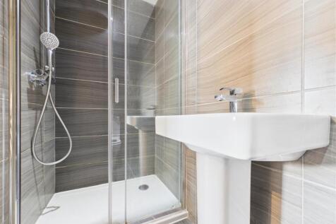 MASTER EN-SUITE