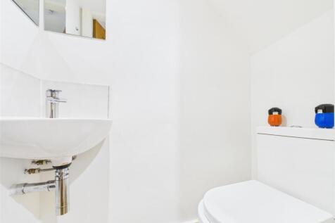 GUEST CLOAKROOM