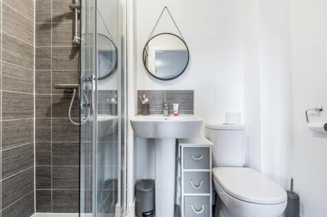 MASTER EN-SUITE