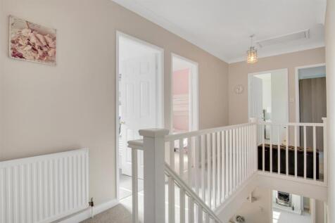 FIRST FLOOR LANDING