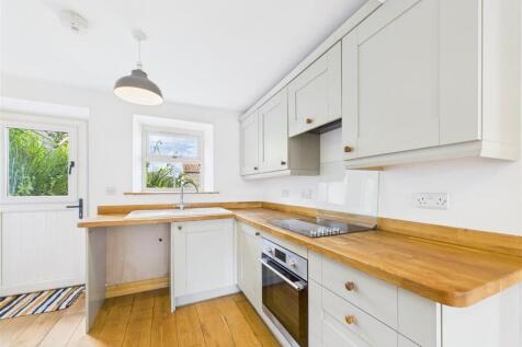 OPEN PLAN KITCHEN/LIVING
