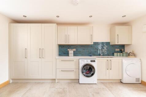 LAUNDRY ROOM/ UTILITY