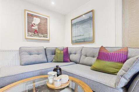 SITTING ROOM/ DINING ROOM