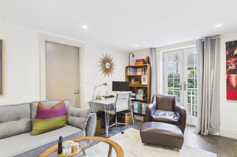 SITTING ROOM/ DINING ROOM