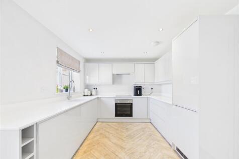 KITCHEN/ DINING AREA