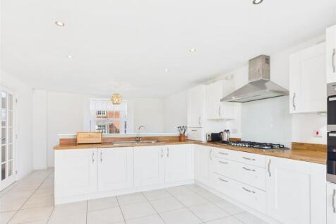 OPEN PLAN KITCHEN/BREAKFAST ROOM