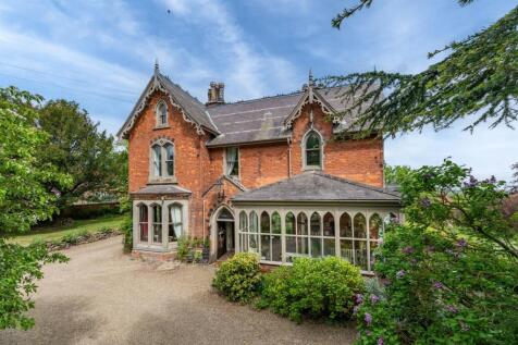 STUNNING VICTORIAN HOME WITH ORIGINAL FEATURES