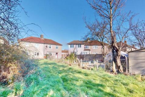 43-Mayesbrook-Road-03192025_175833.jpg