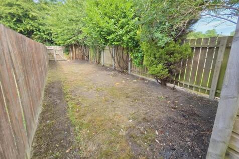 8 - Back Garden.jpg