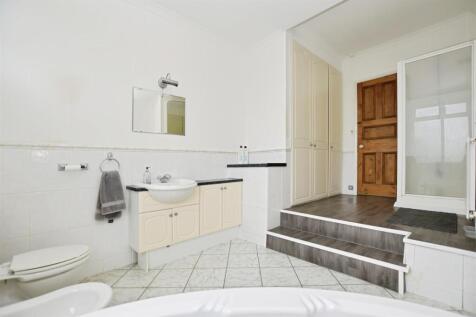 e3609b5c-family 20bath 202.JPG