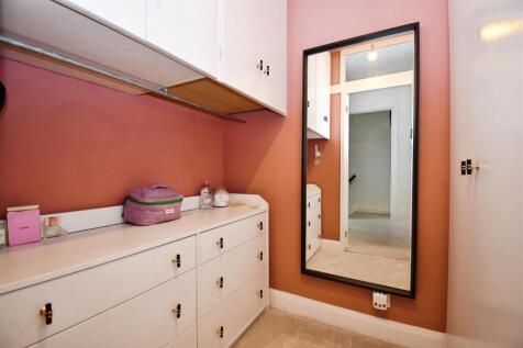 Walk-in wardrobe