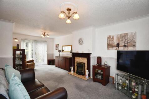 Open plan lounge / dining room