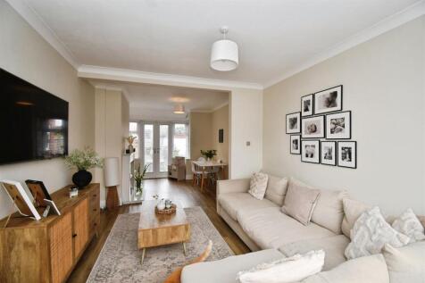 Open plan lounge / dining room