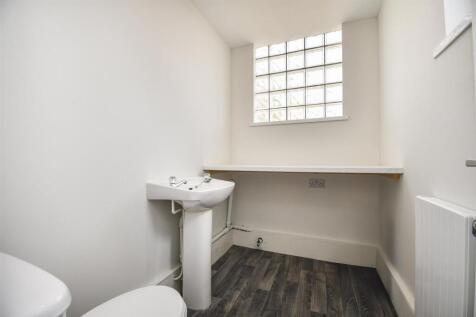 Utility room / cloakroom