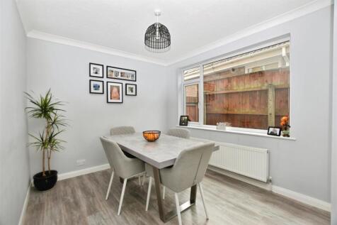 L Shaped Open Plan Kitchen