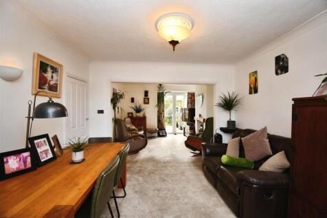 Open plan lounge / dining room